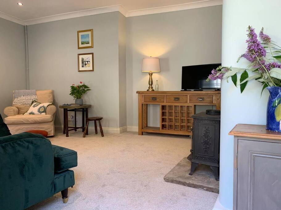 Beautiful Georgian Cottage Within A Private Walled Garden Oakham Luaran gambar